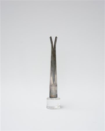 Lino Sabattini (1925 - 2016) Vaso portafiori in metallo con base in...