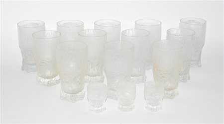 Timo Sarpaneva (Finlandia 1926 - 2006) Gruppo di dodici bicchieri in vetro...