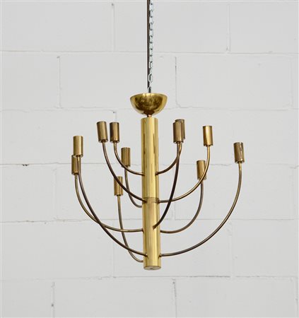 Lampada a sospensione in ottone a dodici braccia. Italia, anni 70 (h cm 91)...