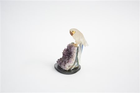 Gruppo in pietra dura raffigurante un pappagallo su roccia (h. cm 16)