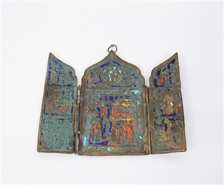 Antica icona tripartita in bronzo decorata a smalti (cm 16x9,5) (gravi difetti)
