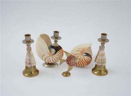 Lotto composto da tre candelieri con fusti decorati da conchiglia unito ad un...