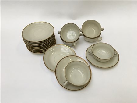 Manifattura Richard Ginori, gruppo di sedici tazze da brodo con quattordici...