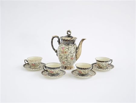 Parte di servizio da caffè composto da teiera e quattro tazzine con piattini...