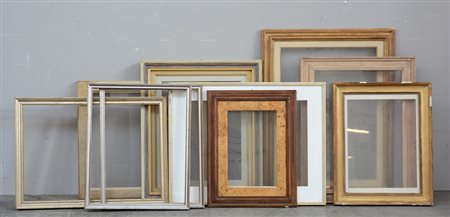 Gruppo di dieci cornici di fatture e dimensioni differenti (difetti)