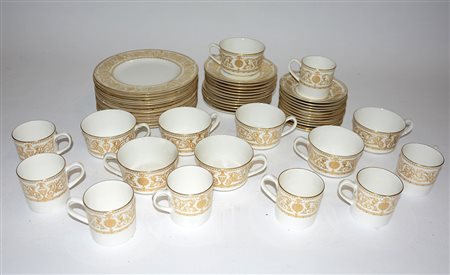 Manifattura di Royal Worchester. Servizio da tè e caffè per dodici persone in...