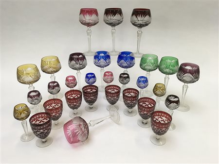 Manifattura di Boemia, lotto composto da dodici bicchieri rossi, dodici...