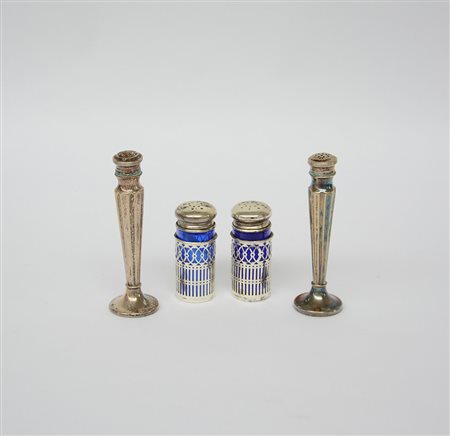 Lotto composto da due coppie di saliere in metallo argentato