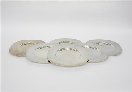 Gruppo di sei sottopiatti in metallo argentato a corpo liscio (difetti)