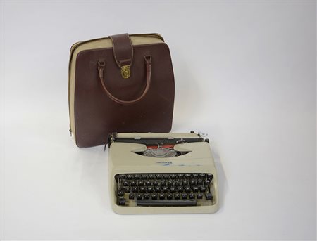 Macchina per scrivere modello Underwood 18, in custodia (difetti)