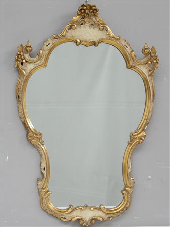 Lampada da tavolo a tre luci in bronzo dorato con fusto a colonna scanalata,...