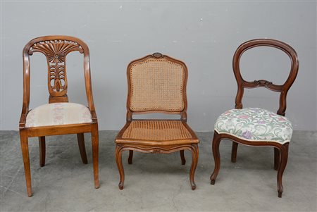 Lotto di tre sedie di fatture e dimensioni differenti (difetti)