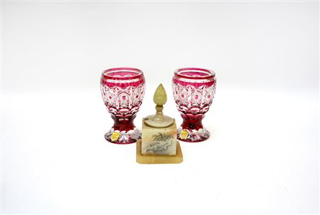 Lotto composto da una coppia di calici in cristallo di Boemia e un elemento...