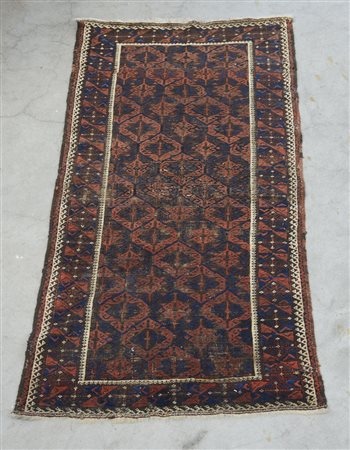 [Tappeti] Tappeto Beluchistan, Persia, fine sec XIX. Disegno geometrico nei...