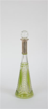 Bottiglia per liquore di forma conica in vetro molato con parte superiore in...