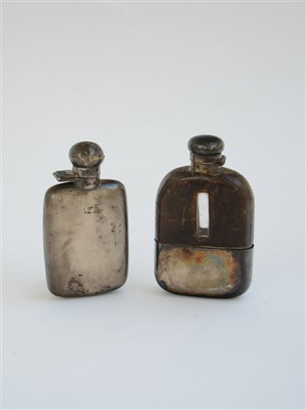 Lotto composto da due fiasche in argento e vetro di cui una Inghilterra, sec....