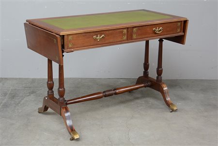 Scrittoio da centro a due cassetti con gambe a balaustro riunite da traversa,...
