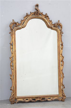 Specchiera in legno intagliato e dorato a volute e fiori (cm 140x84) (difetti)