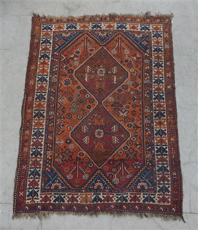 [Tappeti] Tappeto Shiraz, Persia, inizio sec. XX. Disegno a due medaglioni a...