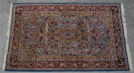 [Tappeti] Tappeto Kashmir, India, sec. XX. Disegno floreale policromo con...