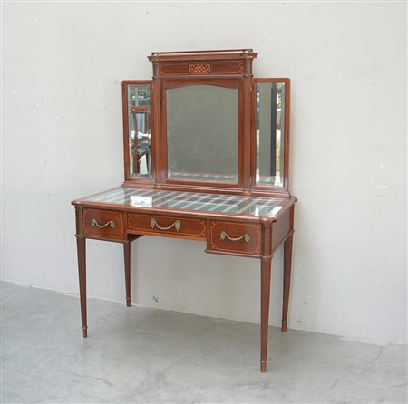 Mobile toilette a tre cassetti e specchiera tripartita. Fronte e fianchi...