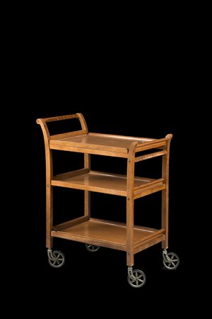 Carrello in legno a tre ripiani e gambe munite di rotelle (difetti)