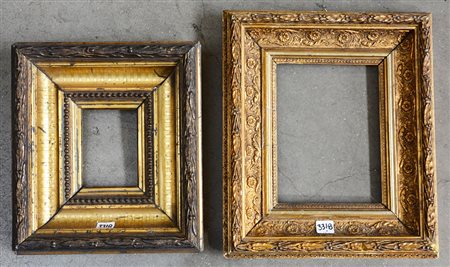 Lotto composto da due cornici del sec. XIX in legno e pastiglia dorata...