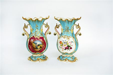 Manifattura francese del secolo XIX, coppia di vasetti portafiori in...