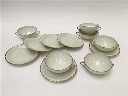 Manifattura di Limoges, sei tazze da consommé con piattini in porcellana con...