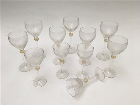 Lotto di numerosi calici di decoro simile, con coppe a spirale, per un totale...