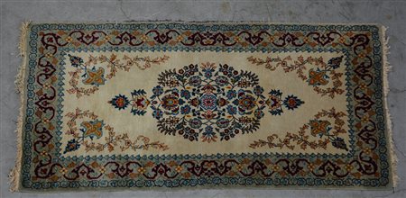 [Tappeti] Tappeto Keshan, Persia, sec. XX. Disegno a medaglione floreale su...