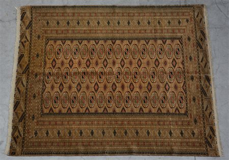 [Tappeti] Tappeto Bhoukara Kerky, Turkestan occidentale, sec. XX. Disegno a...