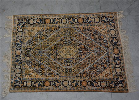 [Tappeti] Tappeto Joravan, Persia, inizio sec. XX. Disegno a medaglioni...
