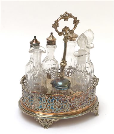 Cruet-stand in metallo argentato con ringhiera traforata e sette contenitori...