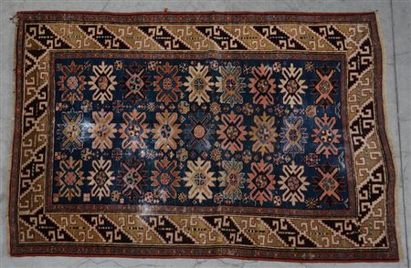 [Tappeti] Tappeto Daghestan, Caucaso, sec. XX. Disegno a stelle nei toni del...