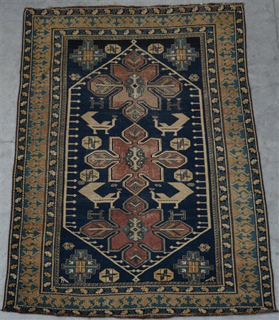 [Tappeti] Tappeto Shirwan, Caucaso. Disegno con tre medaglioni e pavoni nei...