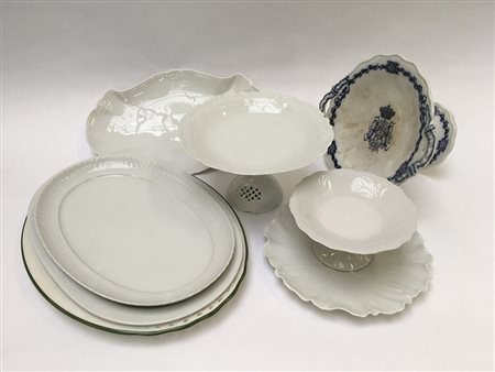 Lotto composto da tre alzatine e cinque piatti da portata di manifatture...
