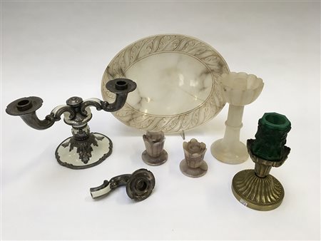 Lotto composto da un candelabro Rosenthal a tre fiamme in ceramica con decori...