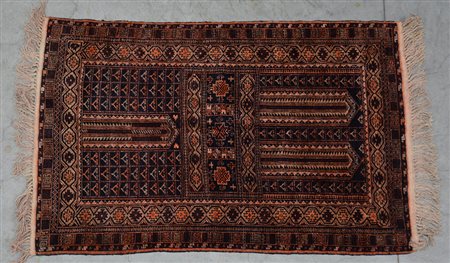 [Tappeto] Tappeto Afghan, sec. XX. Disegno a preghiera nei toni dell'arancio,...