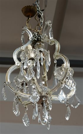 Lampadarietto a quattro luci in stile Maria Teresa con pendagli in cristallo...