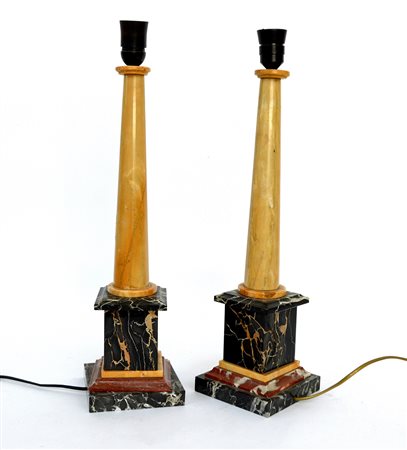 Coppia di obelischi in marmi policromi (h cm 48)(montati a luce elettrica)