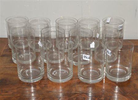Lotto composto da dodici bicchieri da bibita in vetro incolore