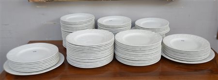 Manifattura di Laveno. Parte di servizio di piatti in ceramica bianca...