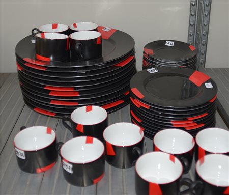 Manifattura Taitù Set da tavolo per dodici persone in porcellana decorata in...