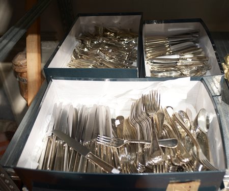 Servizio di posate composto da numerosi pezzi in metallo argentato, Calegaro...