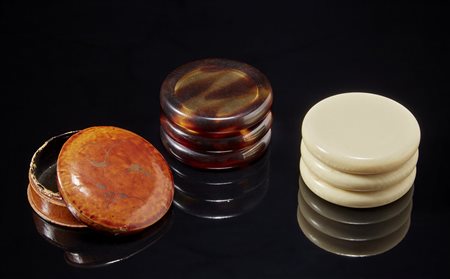 Lotto composto da una scatola in avorio e due di diversa fattura -EN A group...