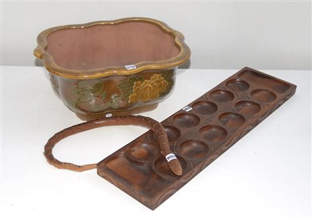 Lotto composto da un vaso giapponese in terracotta, un serpente snodabile in...