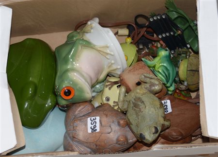 Collezione di numerosi sculture in materiali e di epoche diverse raffiguranti...