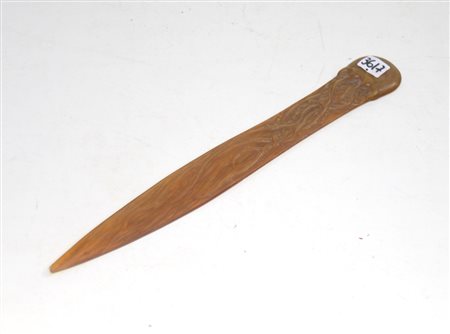 Tagliacarte in osso scolpito a forma di medusa (cm 33,5) (difetti) -EN A bone...