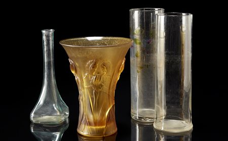 Lotto composto da quattro vasi in vetro di manifatture diverse (difetti) -EN...